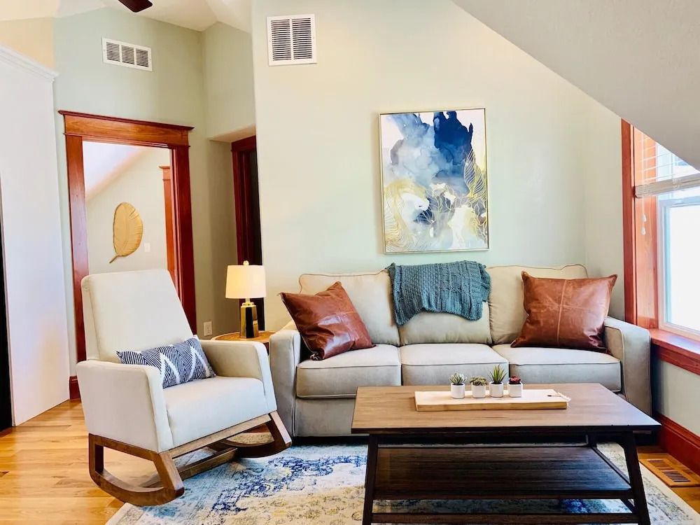 Chic Carriage House Near old Town W/free Bikes!