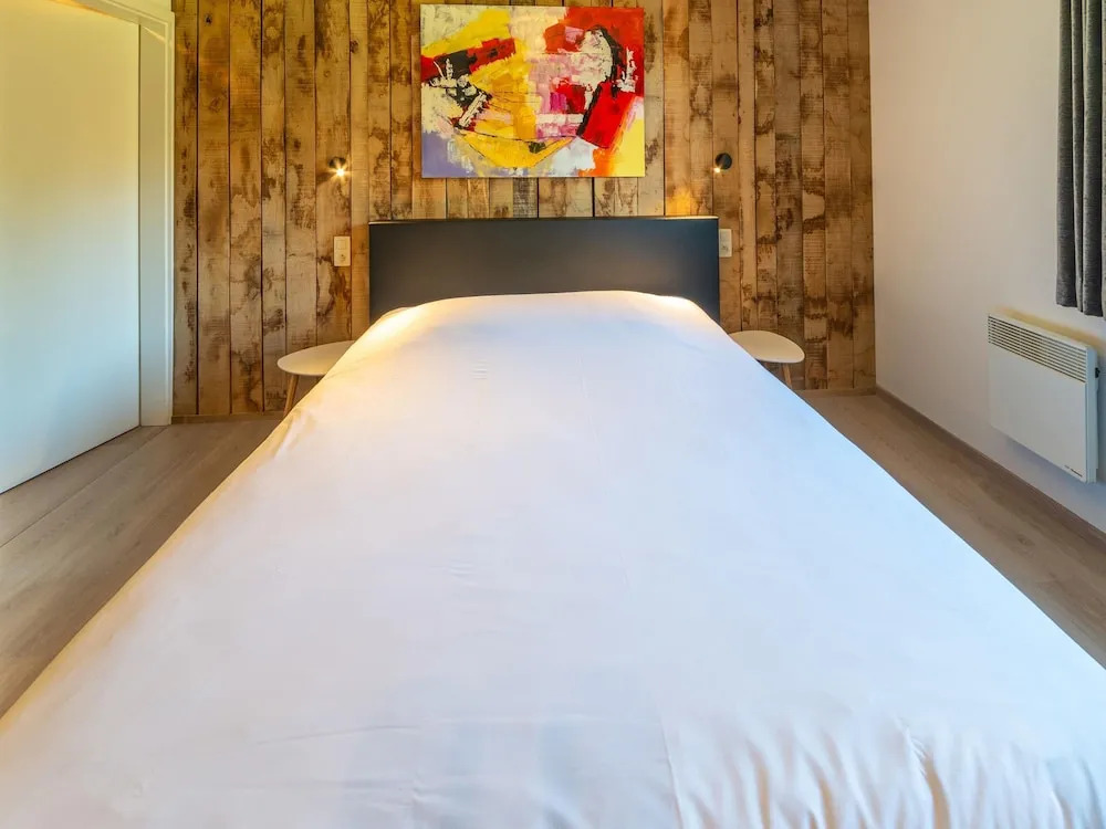 Lush Chalet Near Lake of Butgenbach