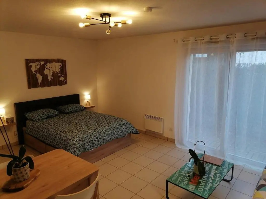 • Superbe appartement 2 à 4 personnes de 33m² en rez-de-chaussée •