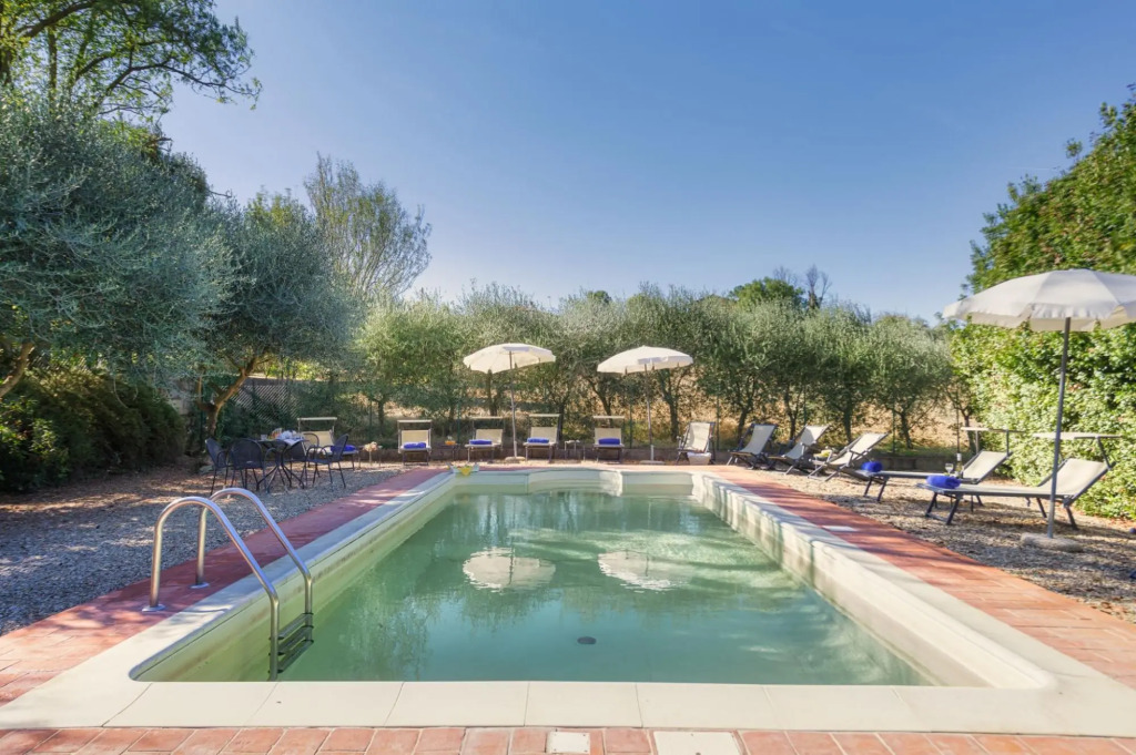 Independent Accommodation with WIFI, private pool, A/C, pets allowed, parking, close to Cortona-La Meridiana