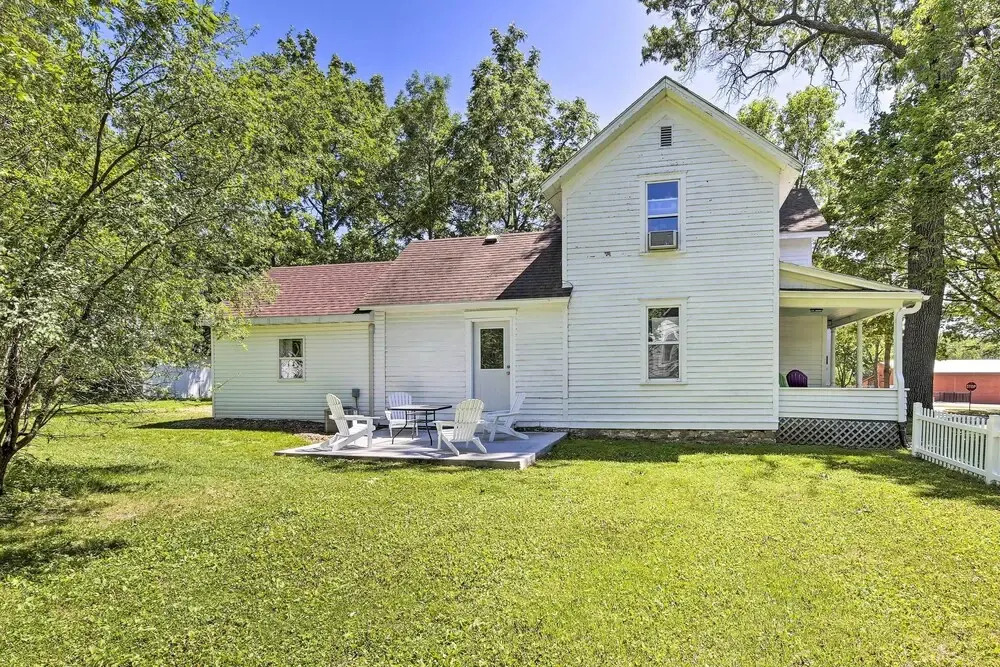 Family-friendly Menomonie Retreat: Walk to Town!
