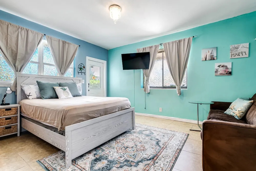 Studio Townhouse 2 blocks from Beach