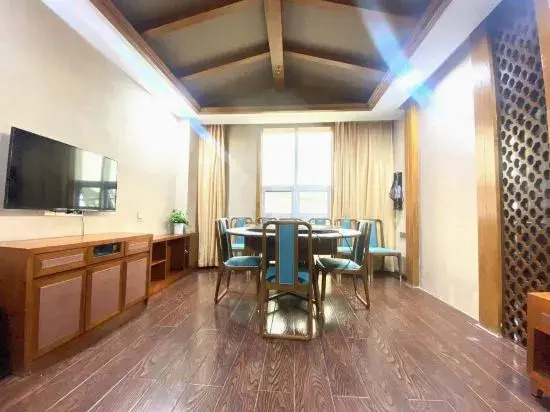 Galaxy International Hotel