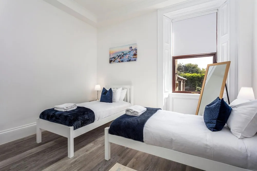 St Meddans Mews - Donnini Apartments