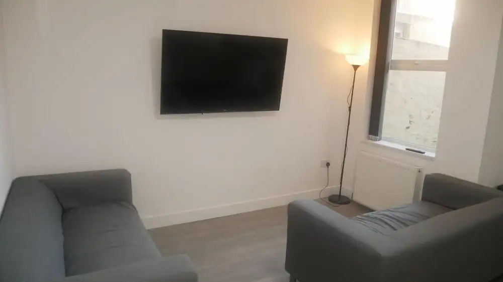 NEW Sleek 6BD Kensington Home Close to City