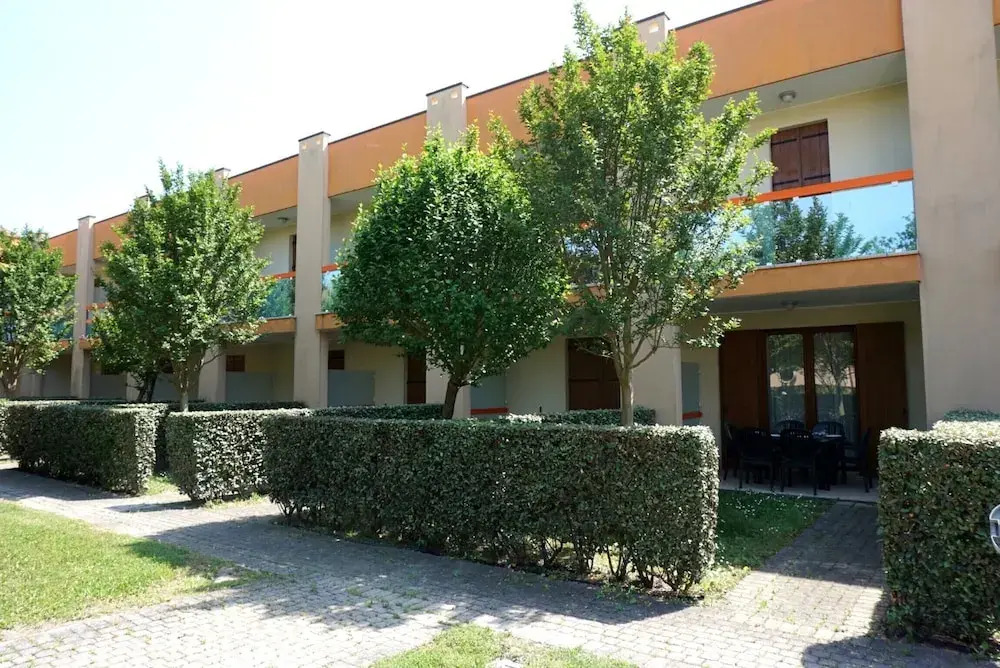 Modern Residence With Pool Quiet Location - Apartment With Private Garden