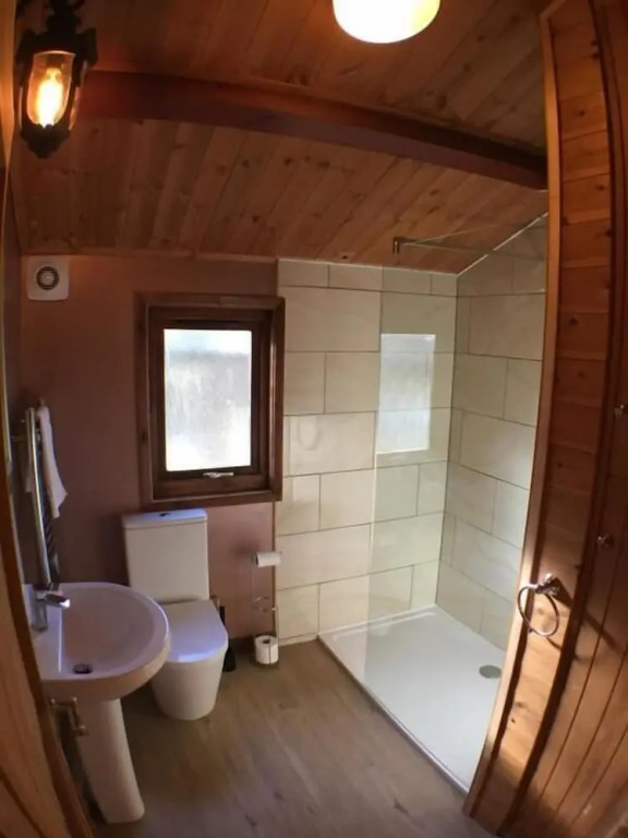 Snowdrop 13-Hot Tub-Woodlandlodges-Carmarthenshire