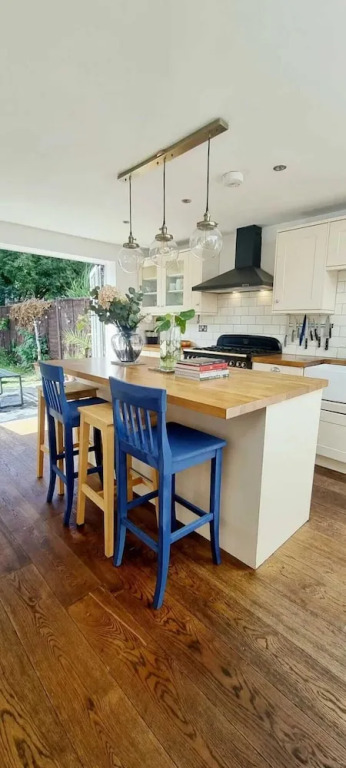 Stylish 3 Bedroom Townhouse in Brockley With Large Garden