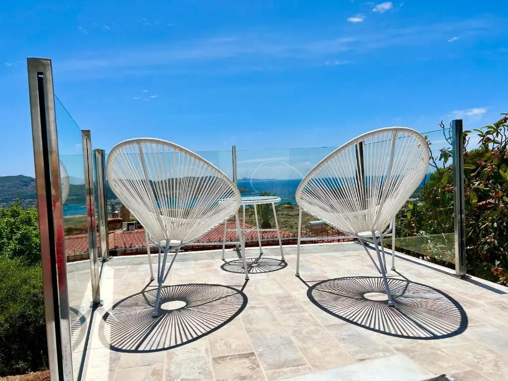 Sea view 4 bedrooms, 3 bathrooms Cottage