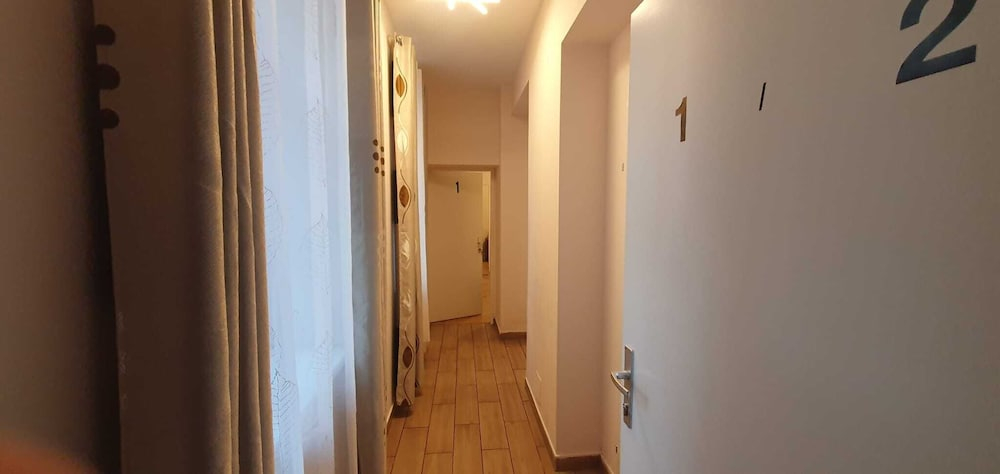 Group Stay 3 Apts Near Enkplatz