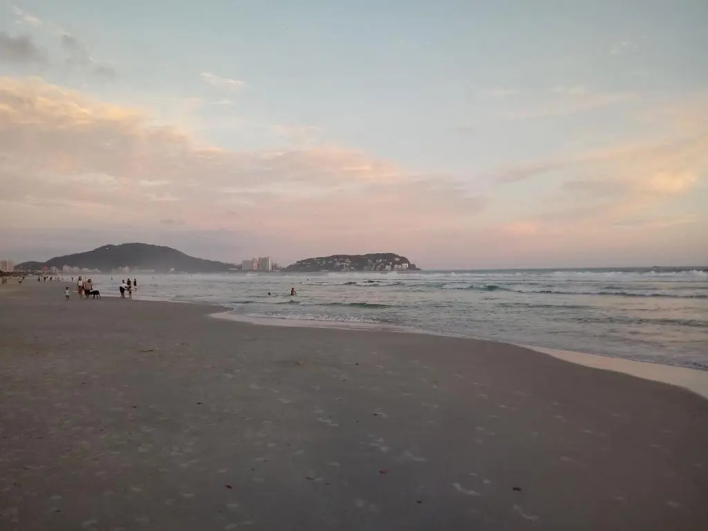 Apartamento 3 dorms para 7 pessoas Guarujá- Praia da Enseada