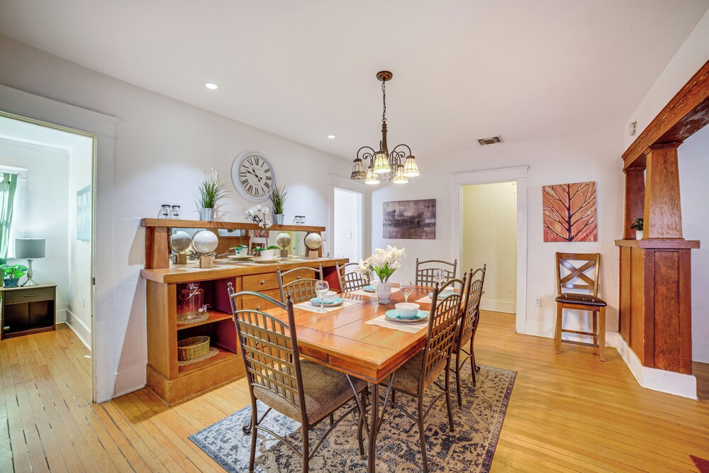 Home 1/2 Mi to Dtwn Riverside: Families Welcome!