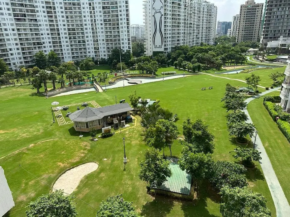 Luxurious Gurugram Apartment for Rent - Entire House With City & Garden Views