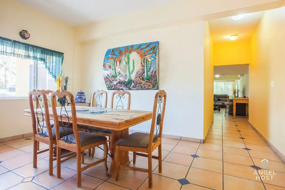 Cozy Stay 2 blocks from the beach
