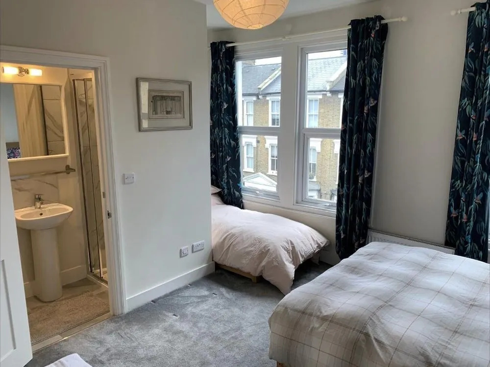 The Dimmer. 2 Bedroom Apartment