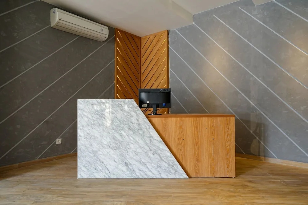 OYO 1574 U xpress Hotel