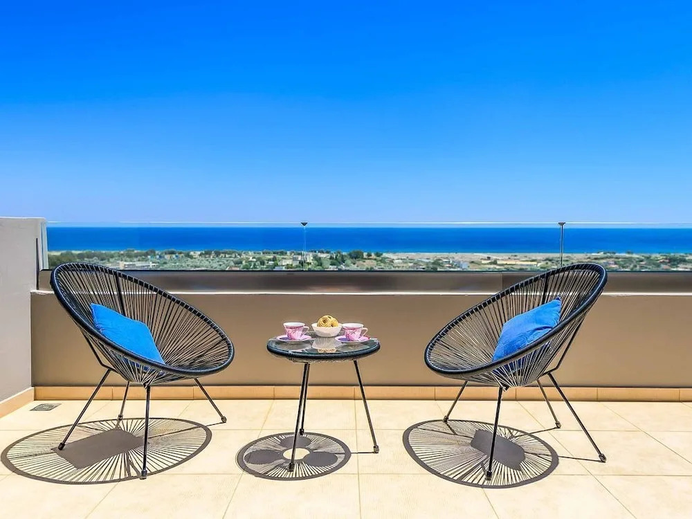 Villa Cerulean - This Villa has a Games Court, Wifi & A/C
