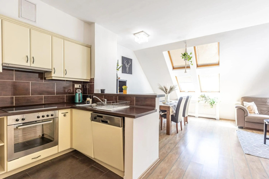 Gozsdu White Raven Residence 305