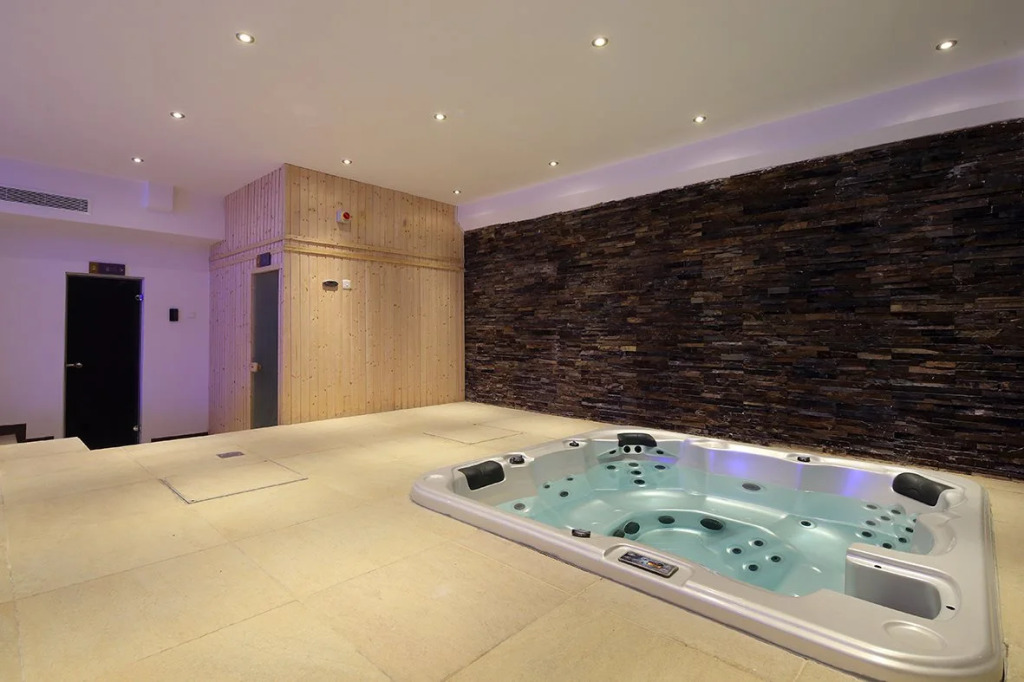 Best Plus Aurora Hotel