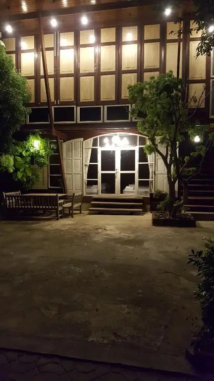 Ruean Mai Chai Khlong
