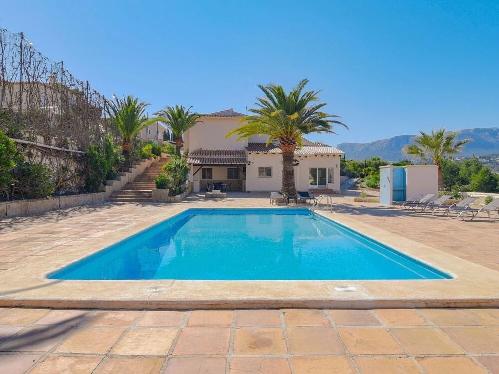 Magnificent 5 Person Villa with Swimming Pool near Caspe