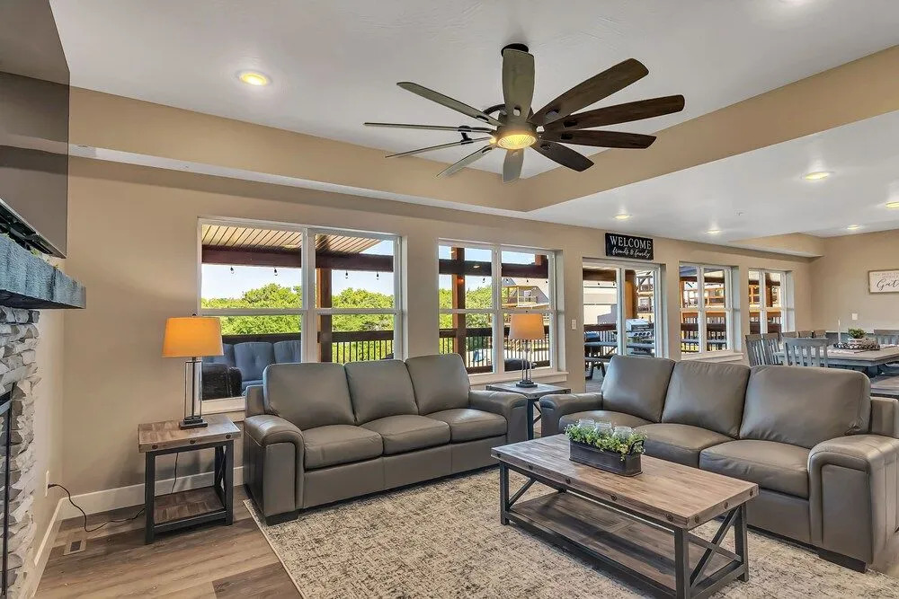 Hook Wine & Sinker 10 Bedroom Home by RedAwning
