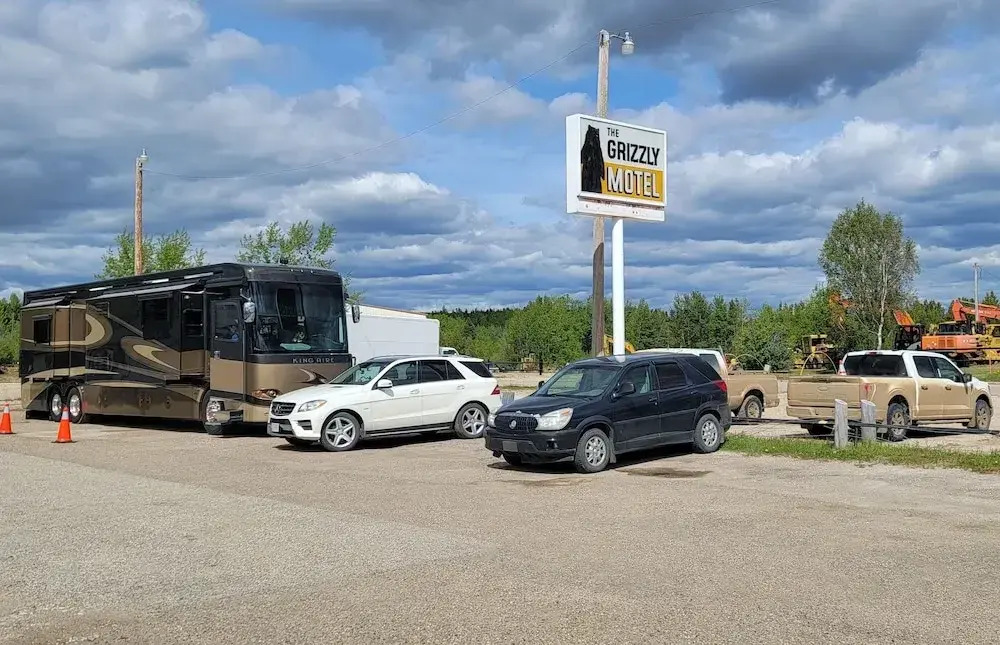 GRIZZLY MOTEL