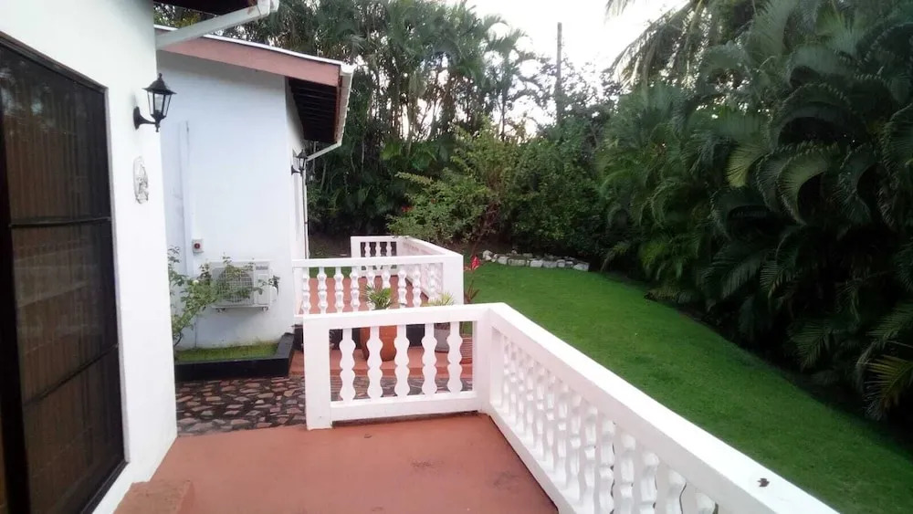 Caye Manje Holiday Lodge
