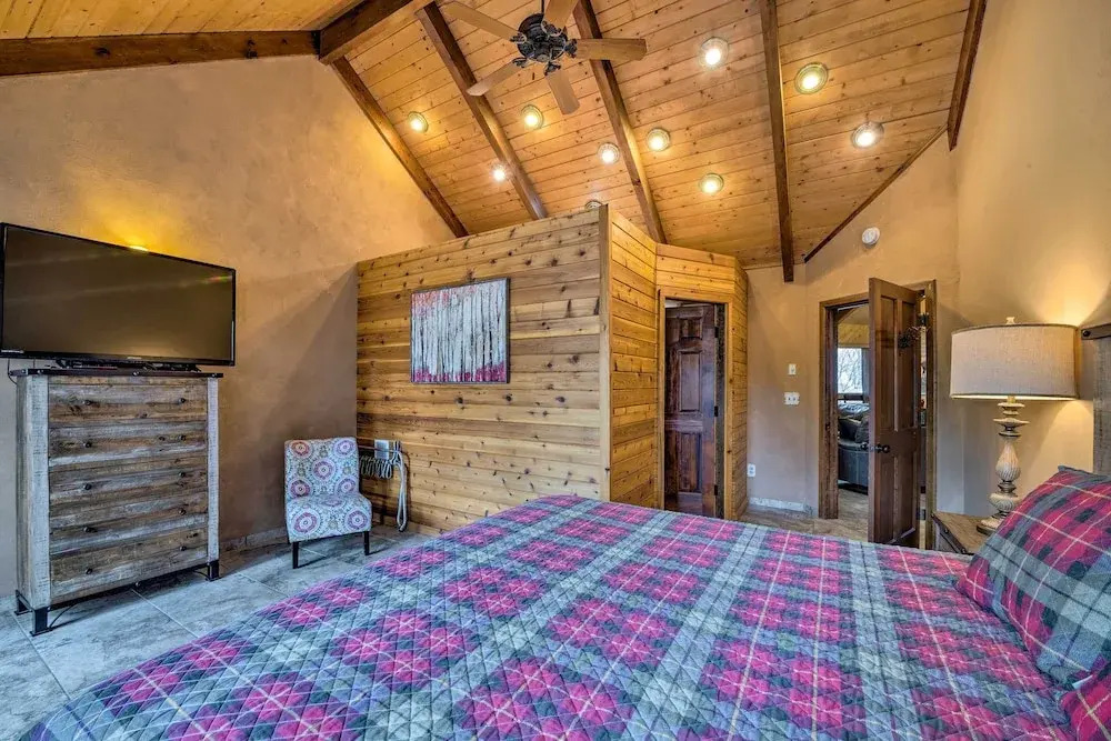 Central Ruidoso Mountain Home w/ Step-free Access!