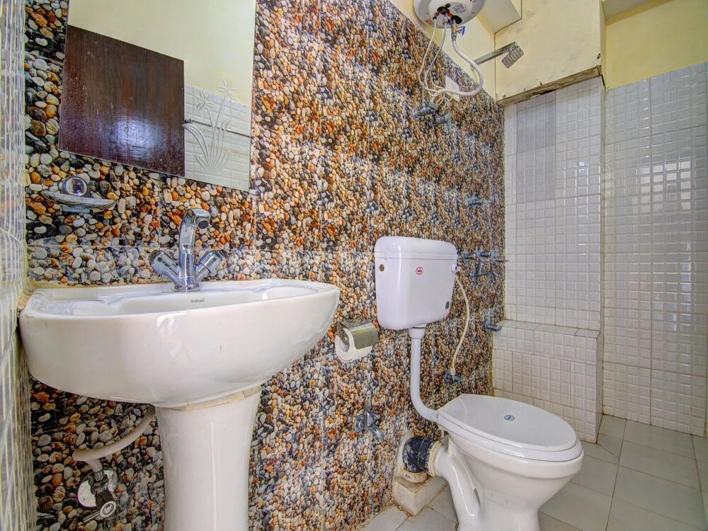 OYO 12862 Hotel Lamaz Residency