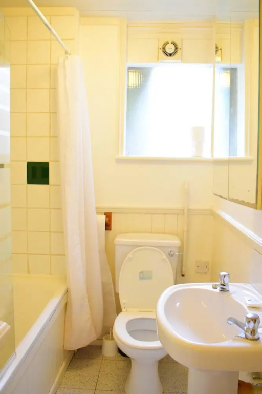 1 Bedroom Flat Next to Victoria Park Village