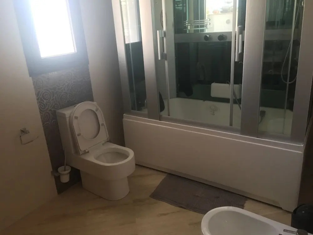 Luxurious 5 Bedrooms Villa Ref HI51053