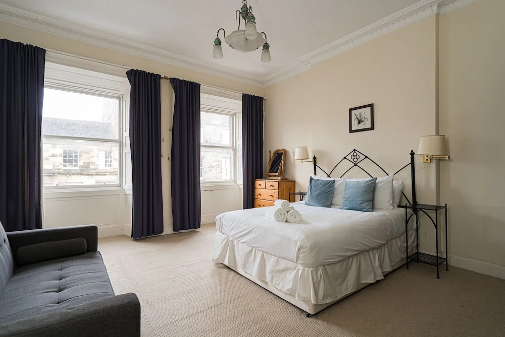 Spacious 3BR New Town Apartment