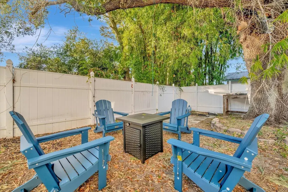 Historic 4B Sleeps 8 Backyard Firepit Bikes