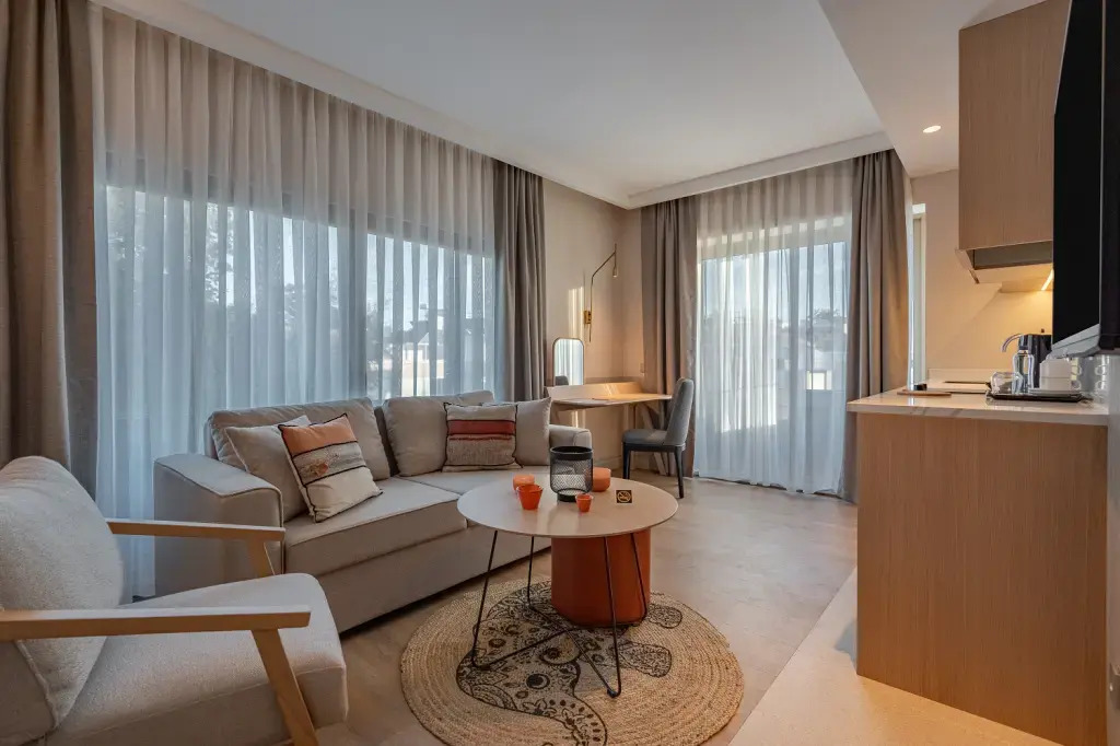 Oli Hotel and Suites