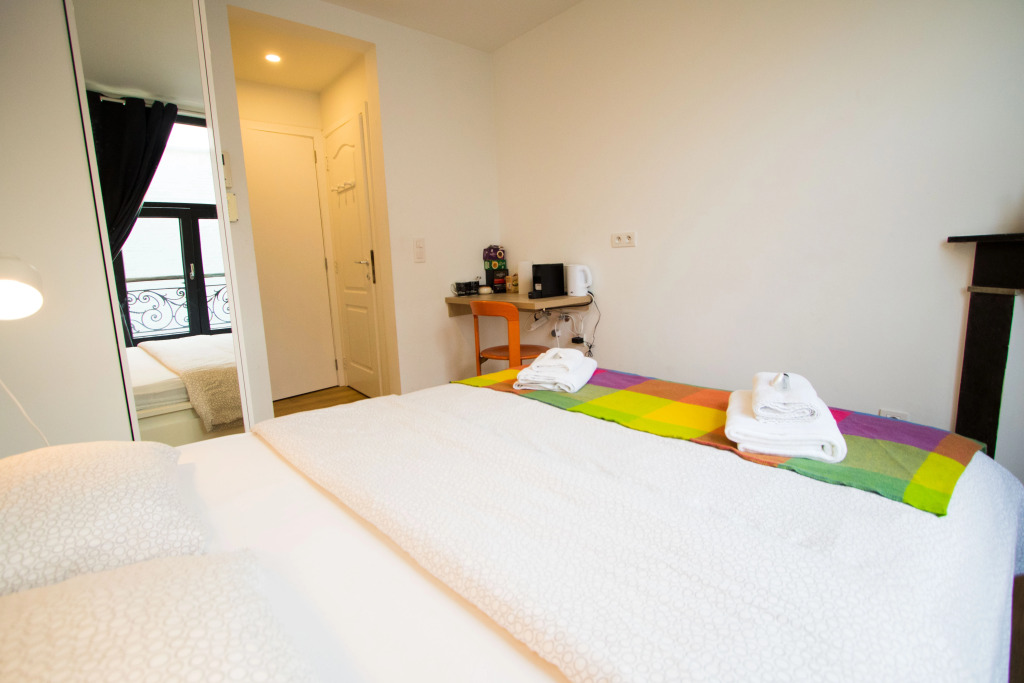 Unit 9 - Vibrant Room near Avenue Louise Best Location