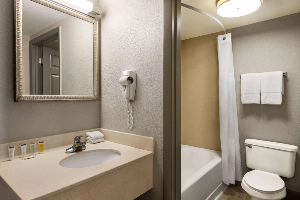 Days Inn by Wyndham Cocoa Beach Port Canaveral