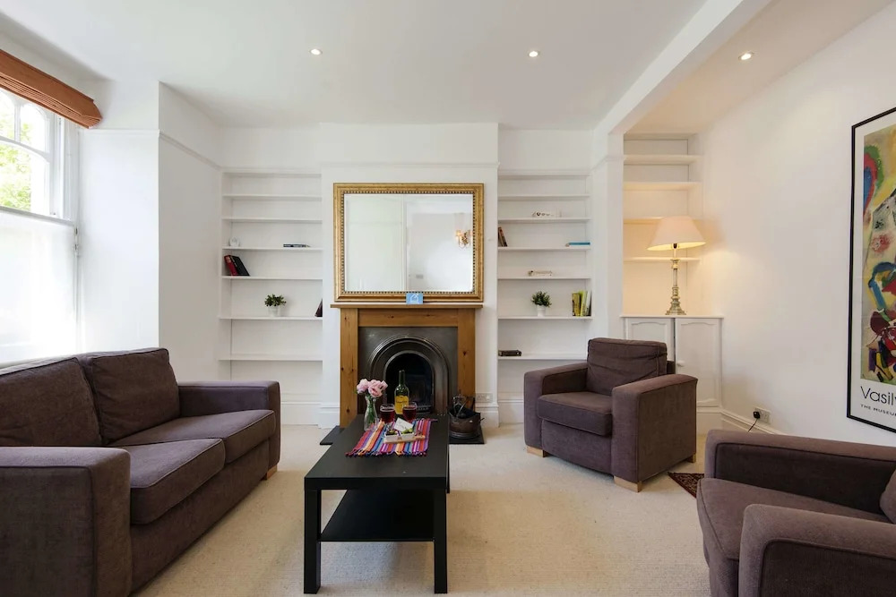 The Homey Shepherd's Bush House - ABE