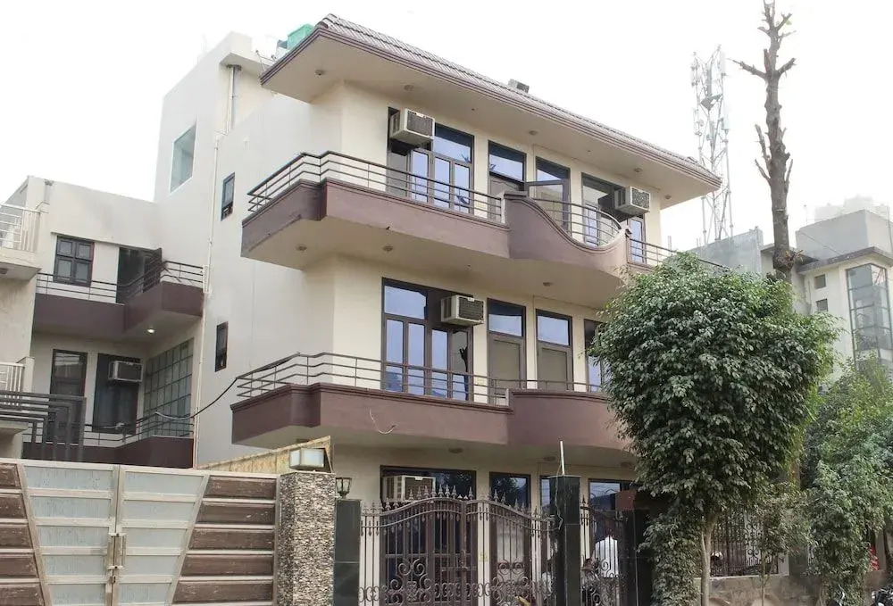 Royal Inn by OYO Rooms