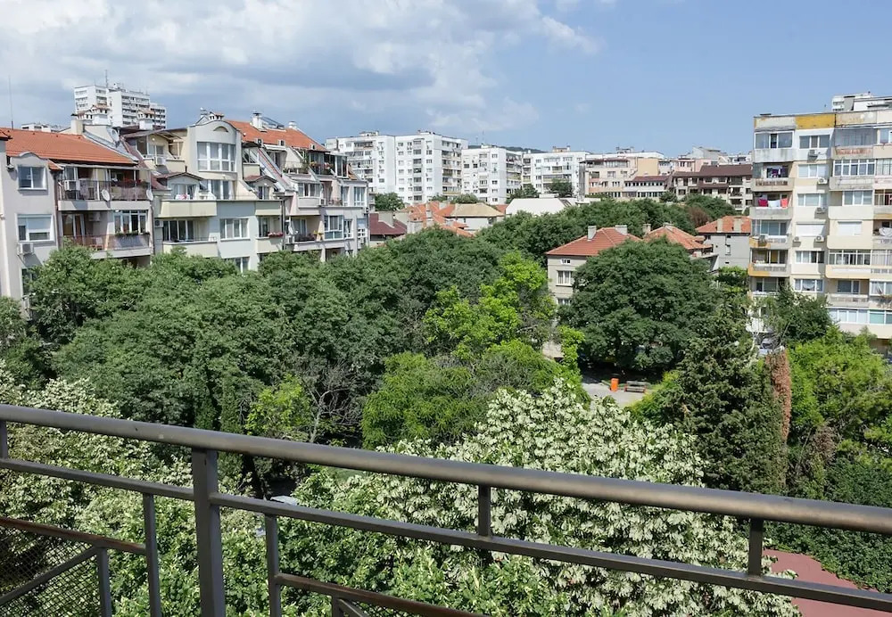 FM Premium 1-BDR Apartment with Parking Spot