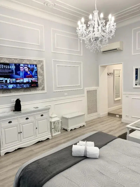 Charme & Chic Luxury