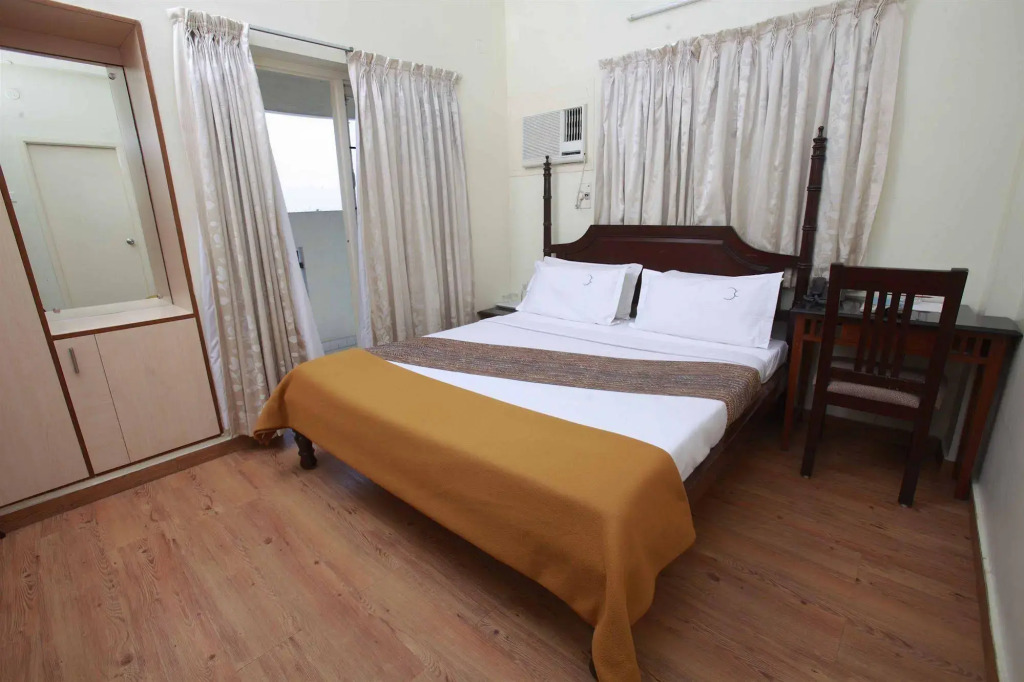 FabExpress Crescent Inn