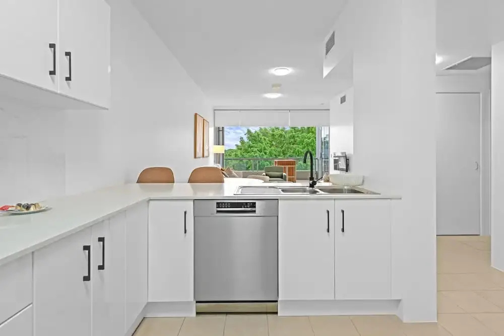 Modern Southbank Parklands Apartment Retreat