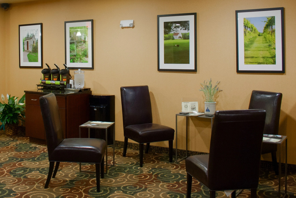 Cobblestone Inn & Suites - Winterset, IA