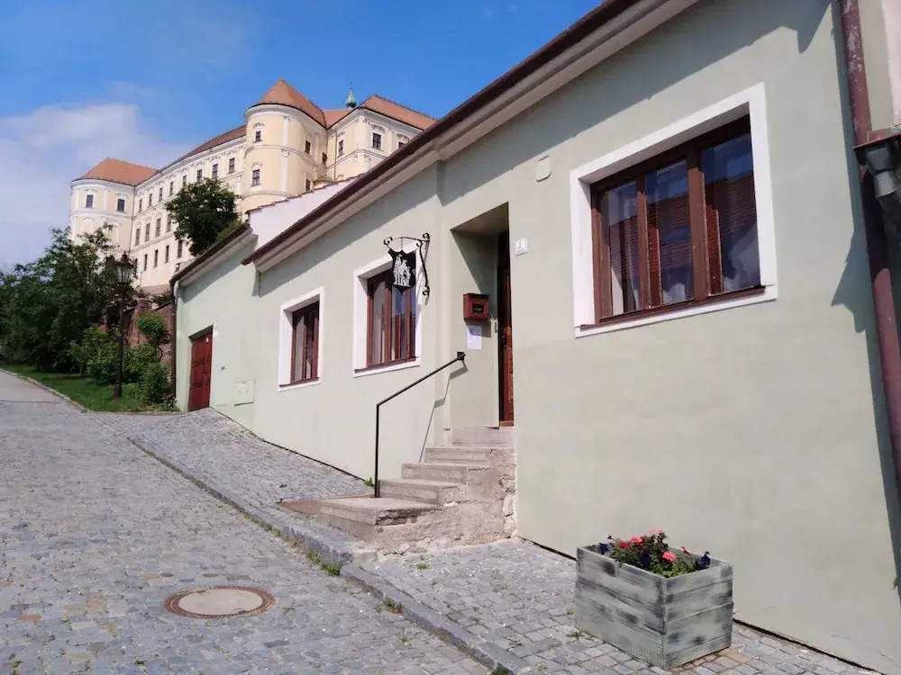 Castle-Wall-Inn