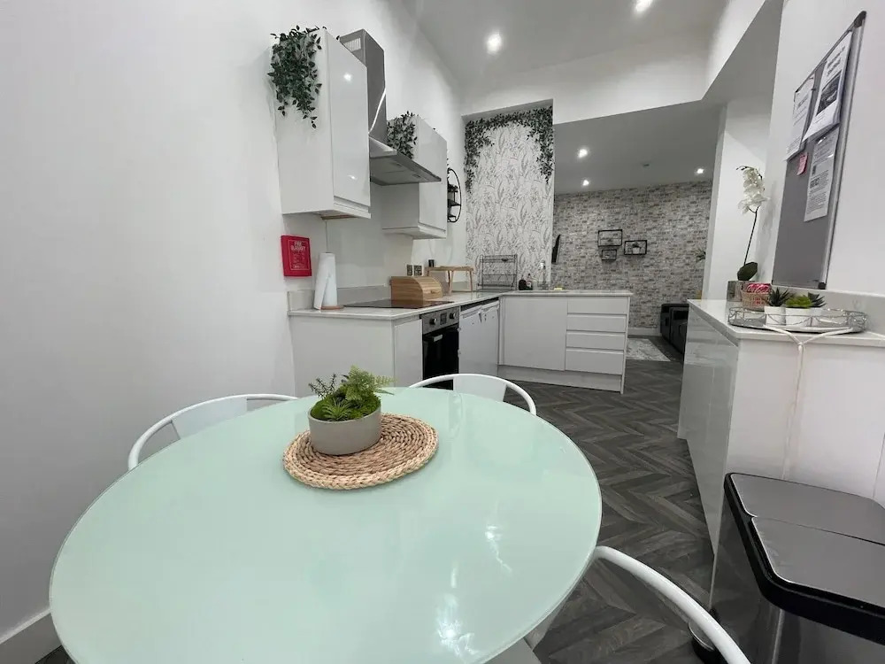 Stylish City Center 2 BR Retreat