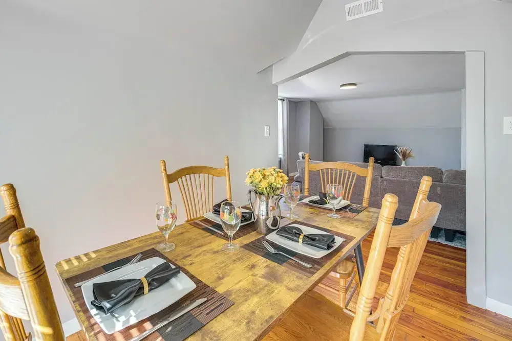 Walk to Coventry Village: Charming Top-Floor Unit