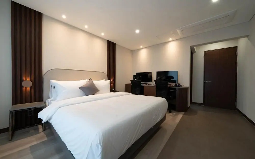 Hound Hotel Gijang Osiria