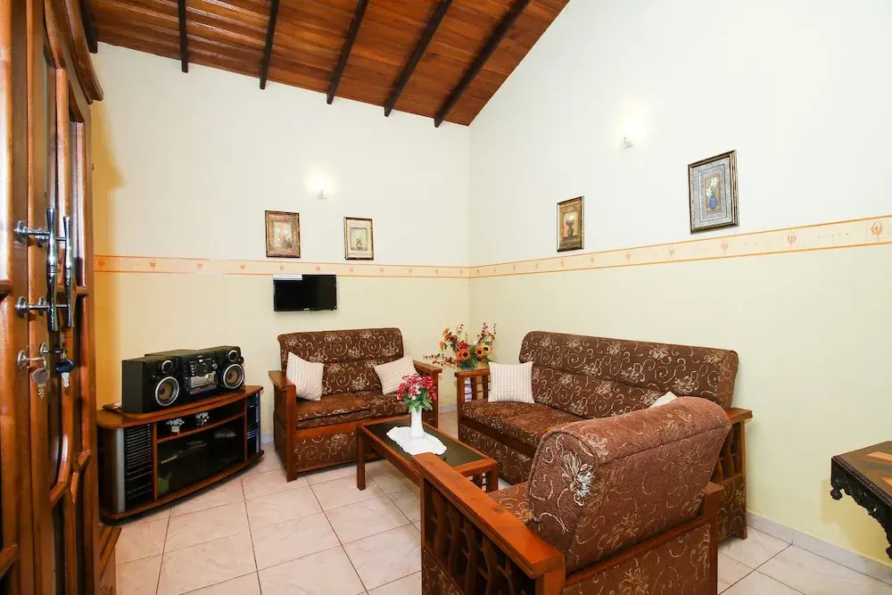 OYO 447 Lavila