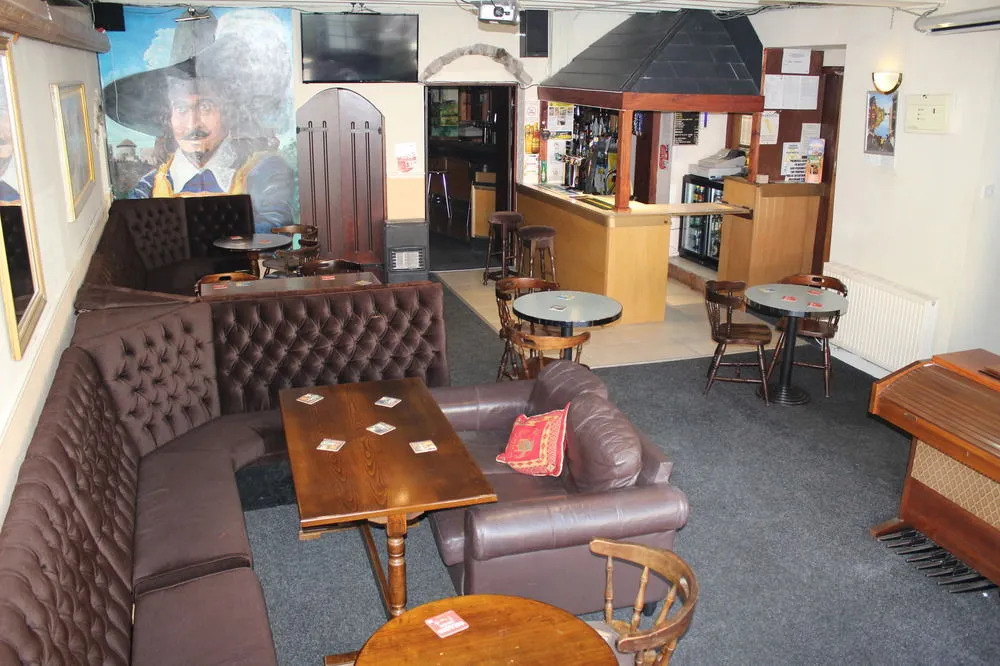 Middlegate Hotel